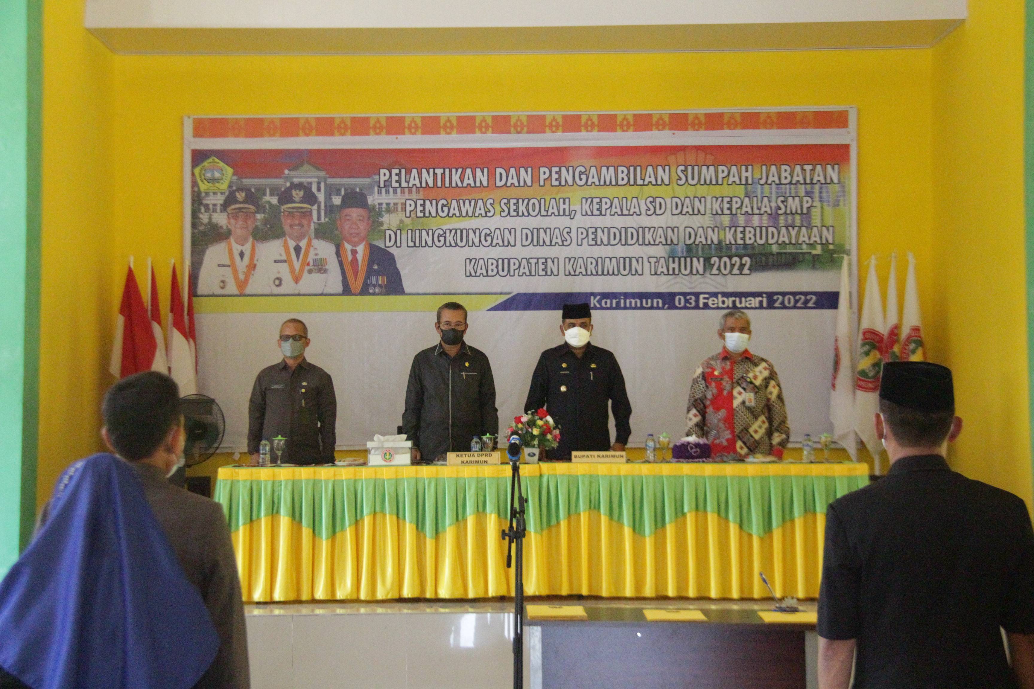 KETUA DPRD KABUPATEN KARIMUN MENGHADIRI PELANTIKAN PENGAWAS SD DAN SMP