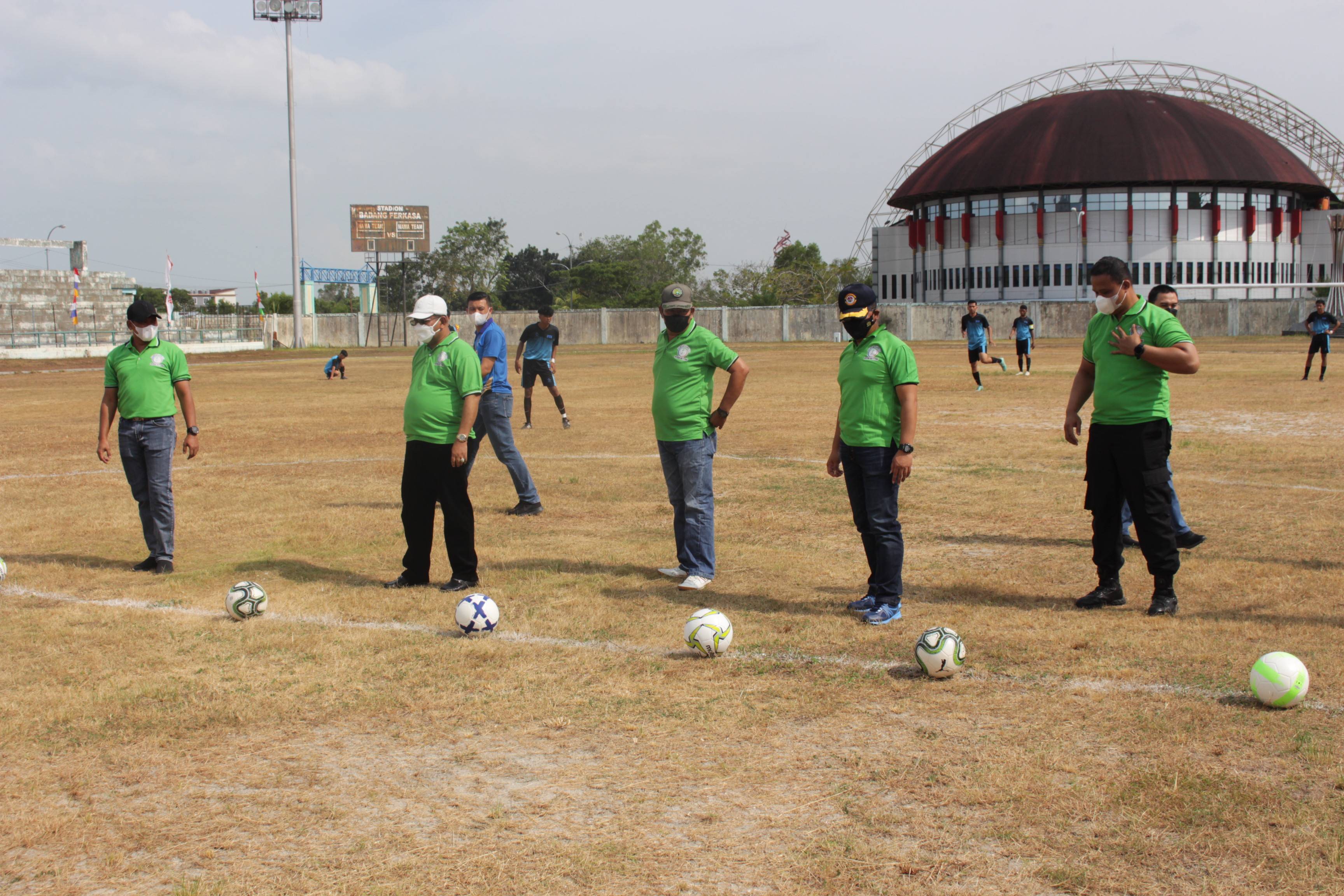 KETUA DPRD MENGHADIRI PEMBUKAAN TURNAMEN SEPAK BOLA DANMDIM CUP TAHUN 2022