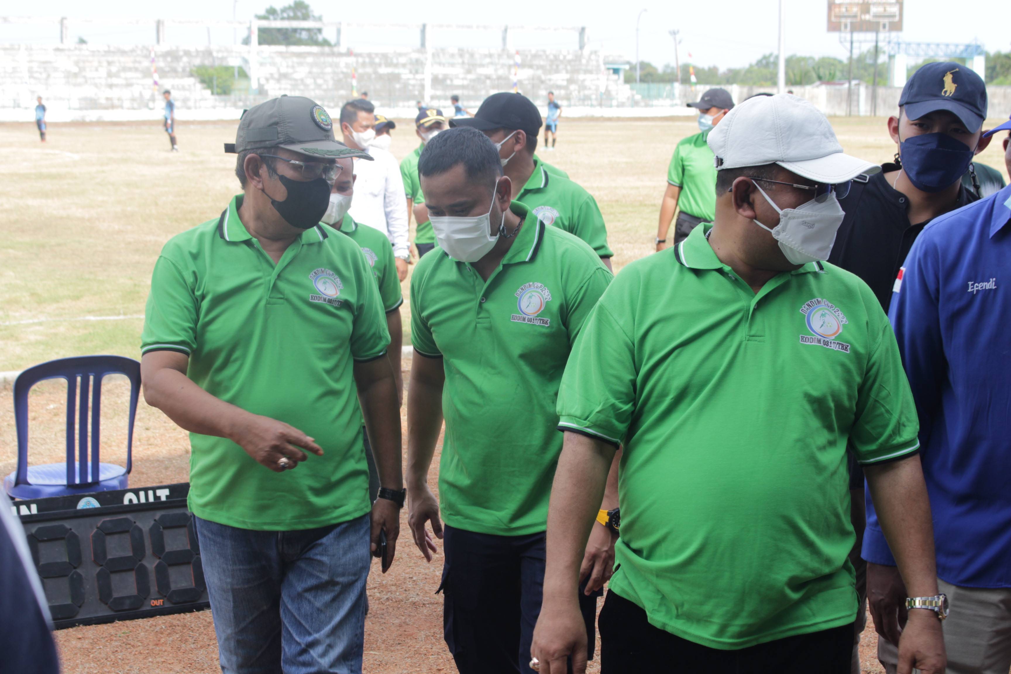 KETUA DPRD MENGHADIRI PEMBUKAAN TURNAMEN SEPAK BOLA DANMDIM CUP TAHUN 2022