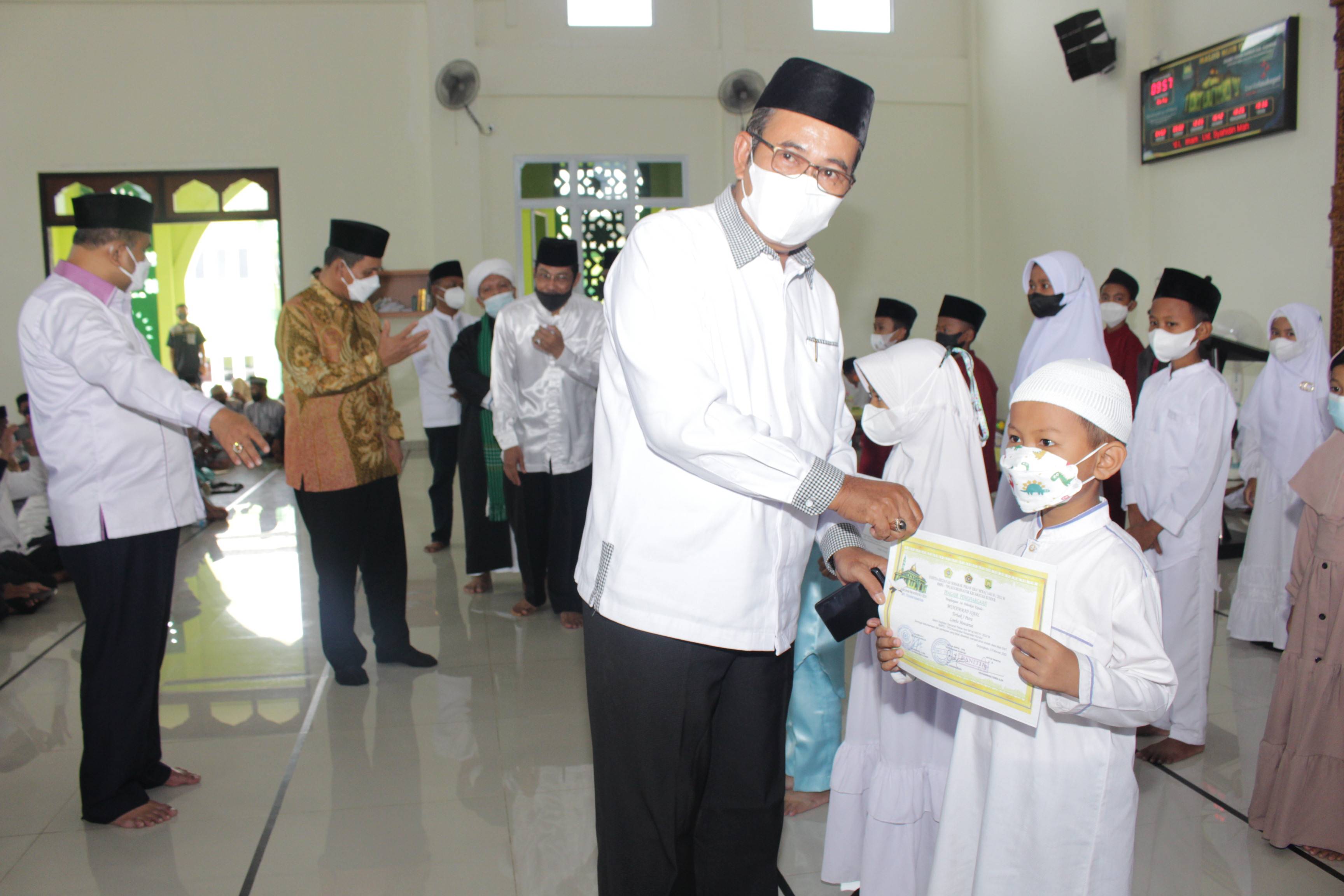 KETUA BERSAMA ROMBONGAN GUBERNUR MENGHADIRI PELANTIKAN KKSS DI TG BATU