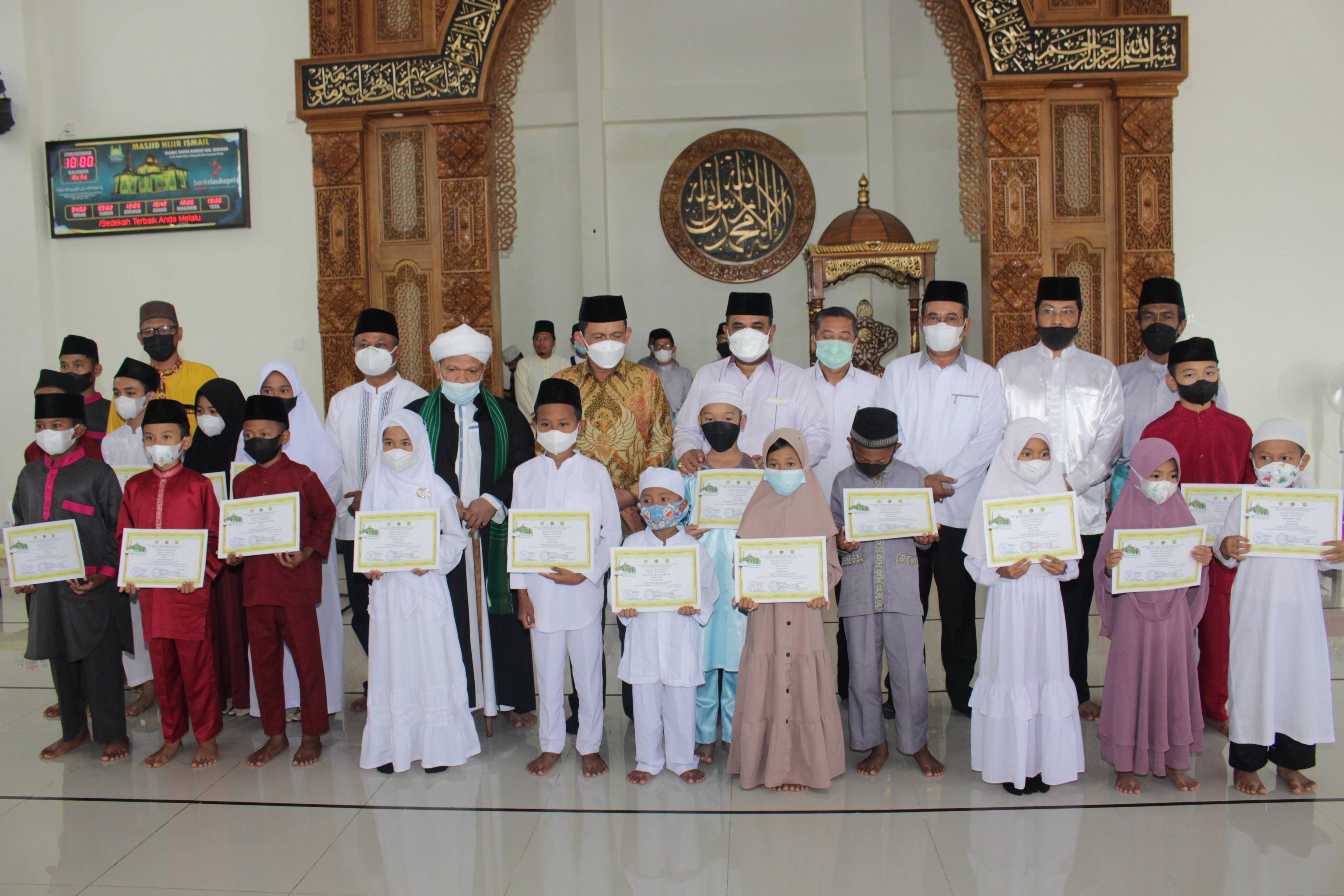 KETUA BERSAMA ROMBONGAN GUBERNUR MENGHADIRI PELANTIKAN KKSS DI TG BATU