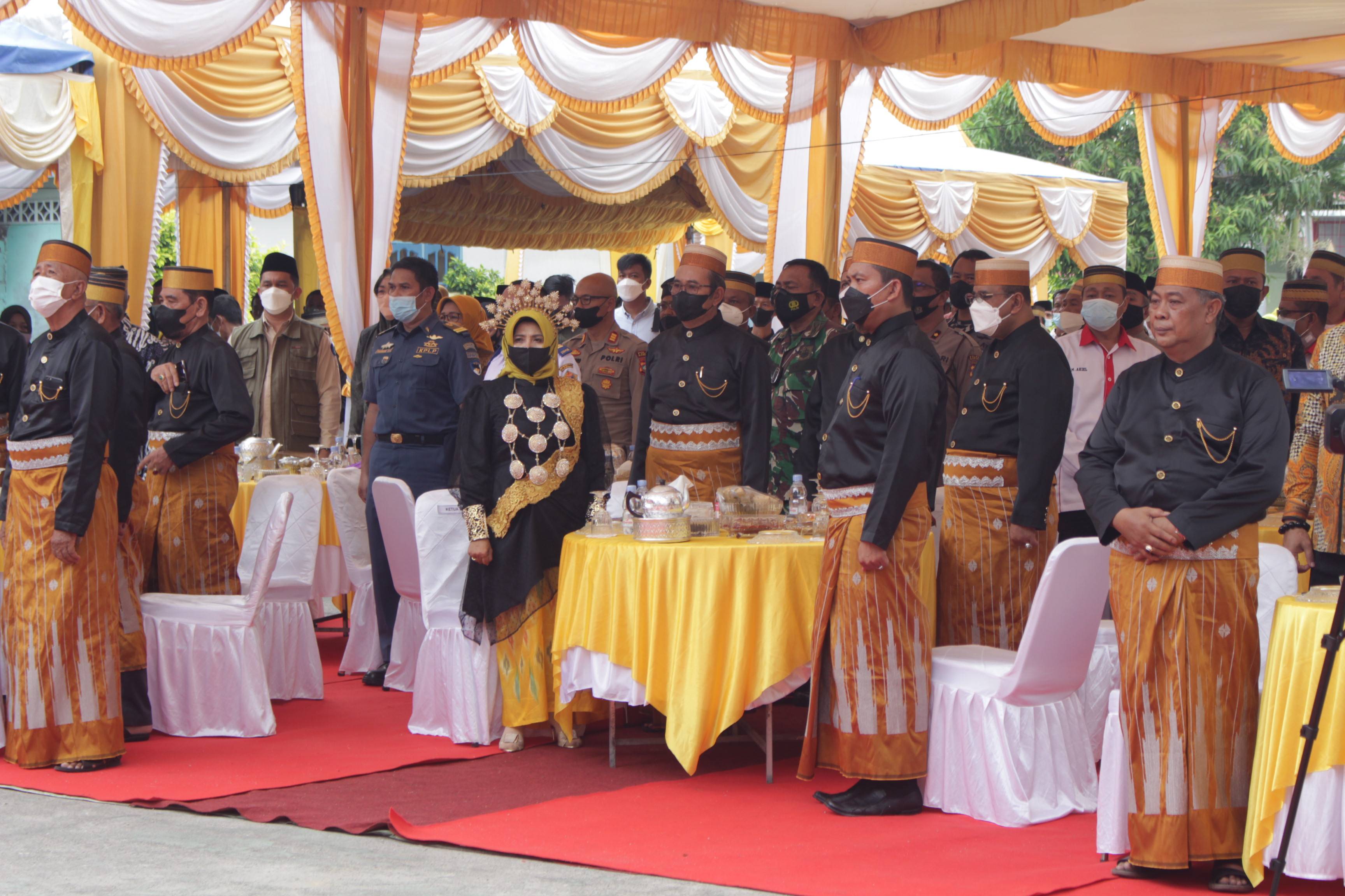 KETUA BERSAMA ROMBONGAN GUBERNUR MENGHADIRI PELANTIKAN KKSS DI TG BATU