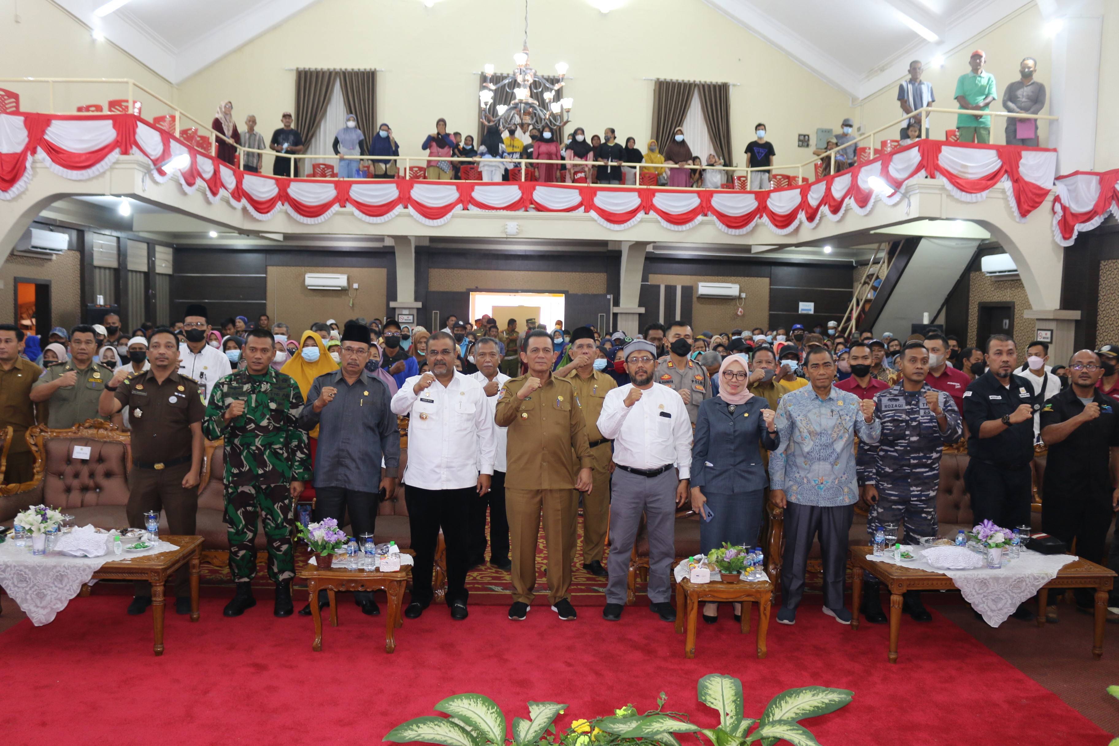 KETUA DAN ANGGOTA DPRD KABUPATEN KARIMUN MENGHADIRI ACARA PEMBAGIAN SEMBAKO OLEH GUBERNUR KEPRI