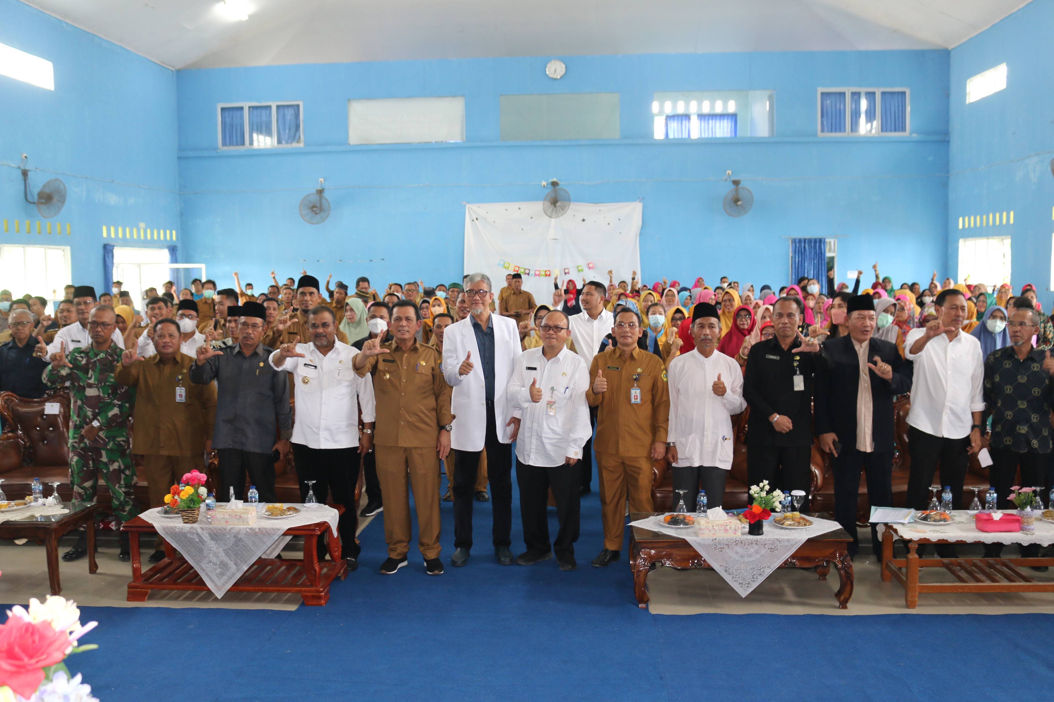 KETUA DPRD KABUPATEN KARIMUN MENDAMPINGI GUBERNUR KEPRI DAN BUPATI KARIMUN DALAM RANGKA KEGIATAN VAKNISASI RUBELA DI SEKOLAH