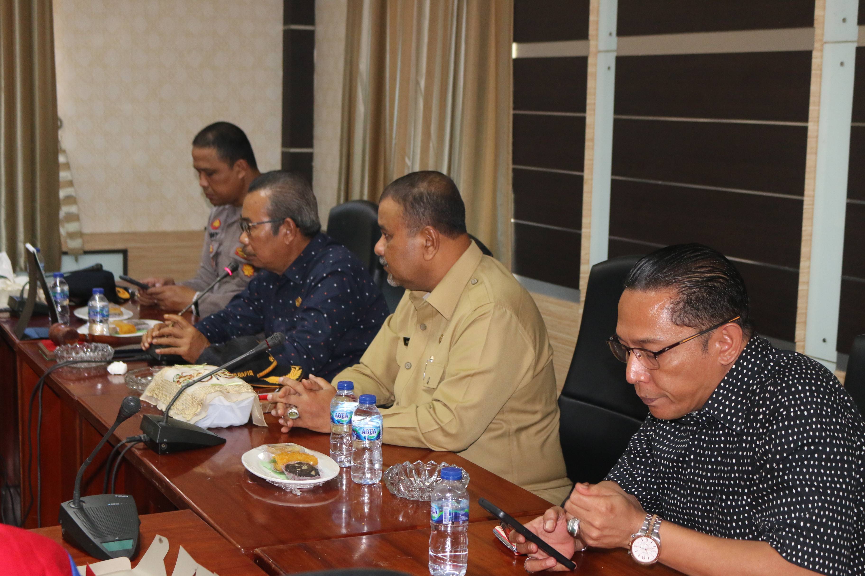 Audiensi antara DPRD Kabupaten Karimun dan Bupati Karimun bersama Perwakilan Konfederasi Serikat Pekerja Seluruh Indonesia (KSPSI) perihal Kenaikan BBM