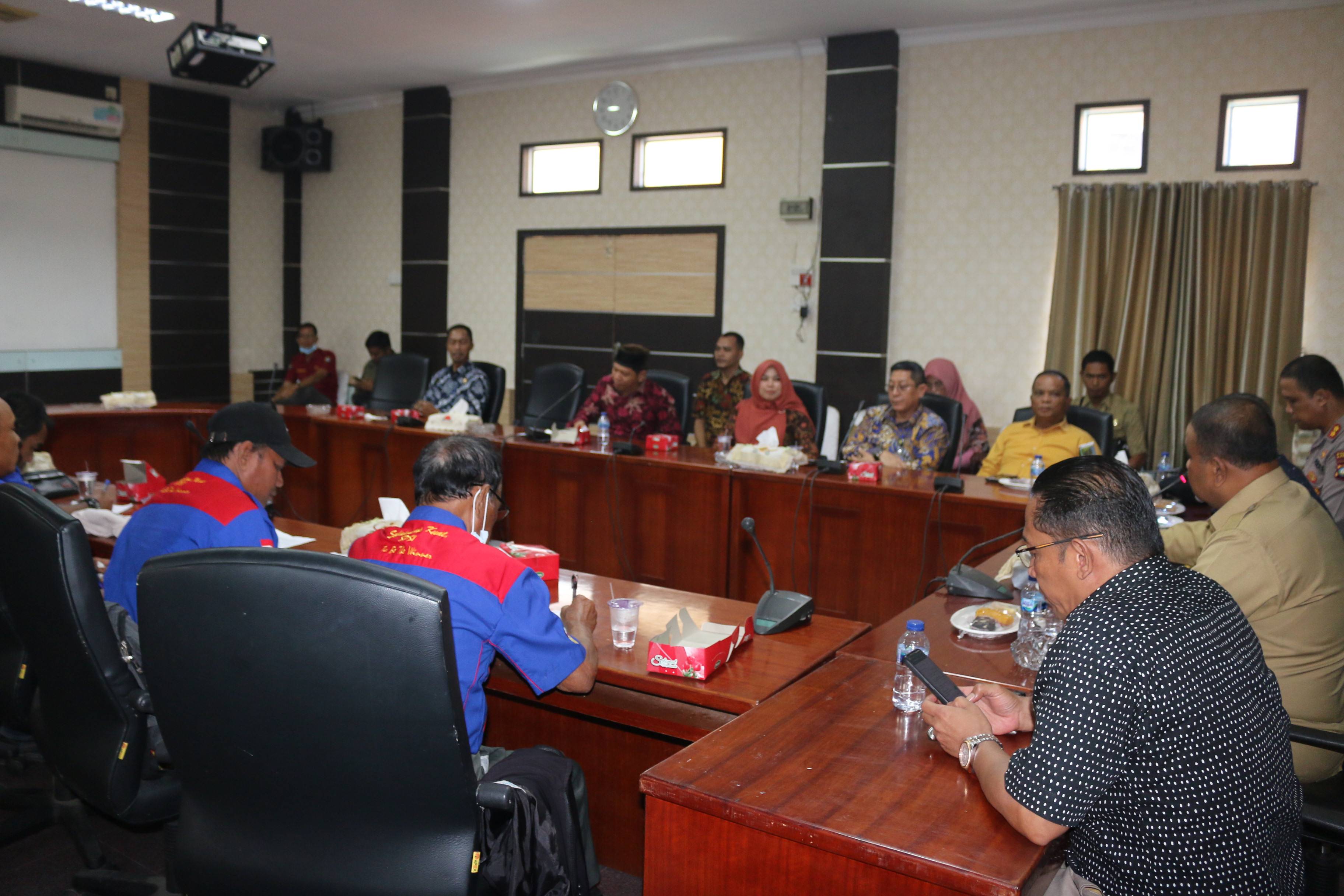 Audiensi antara DPRD Kabupaten Karimun dan Bupati Karimun bersama Perwakilan Konfederasi Serikat Pekerja Seluruh Indonesia (KSPSI) perihal Kenaikan BBM